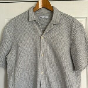 Lightly worn lightweight Zara button down shirt.